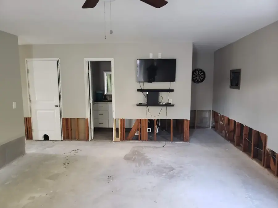 Sewage backup cleanup in a Sunrise Manor bathroom